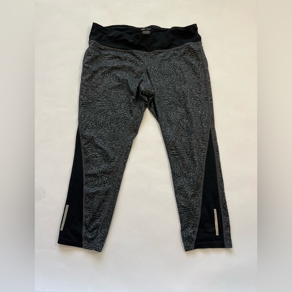 Nike Dri Fit Leopard Animal Print Crops Women XL - Picture 1 of 5